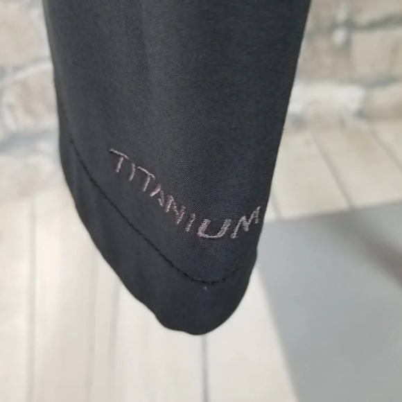 Columbia Black Titanium Soft Shell Jacket Full Zip  Mock Neck Size Medium - Picture 8 of 8